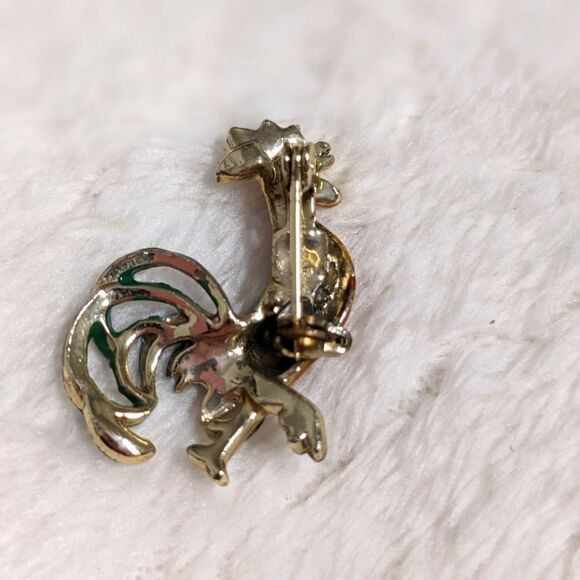 Vintage Enamel and Goldtone Rooster Brooche with Rhinestone Accents - Picture 9 of 9